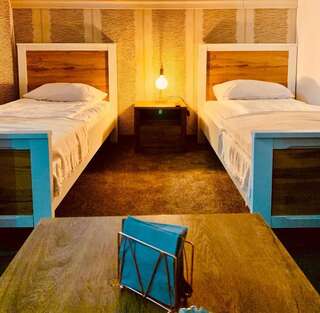 Отель Hotel Jolie- Casa Cutava Галац Двухместный номер с 2 отдельными кроватями-5